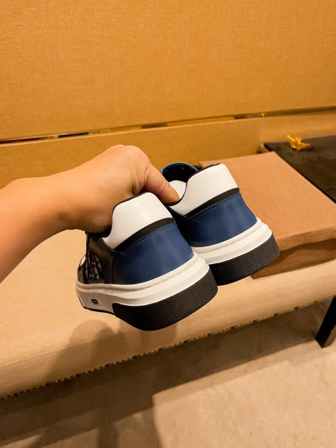 Men's shoes💰 440💰[Dior]🔥 High-end men's shoes brand official website 1:1 latest masterpiece: the upper is made of Italian imported first-layer cowhide with a comfortable and breathable lining➕original non-slip and wear-resistant outsole🔥, making walking more convenient and comfortable! An exclusive new model, a stunning work, a beautiful 1:1 replica [color] compared to the official quality! Create a fashionable personality to set off your uniqueness! A must-have for trendy men! Classic🔥Size: 38-44 Color: 🔥Multiple colors available🔥